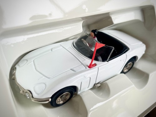 Corgi Classics 65101 James Bond Collection Toyota 2000GT & Blofeld figure set - Picture 2 of 3