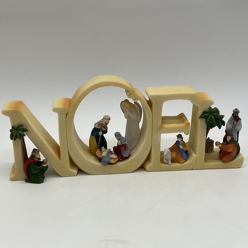 Placa de letras de belén Noel en cada letra sostiene una figura - Imagen 11 de 11