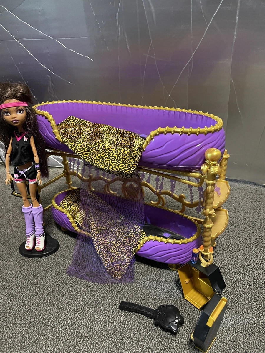 Monster High Dead Tired Clawdeen Wolf and Bunk Bed 2011
