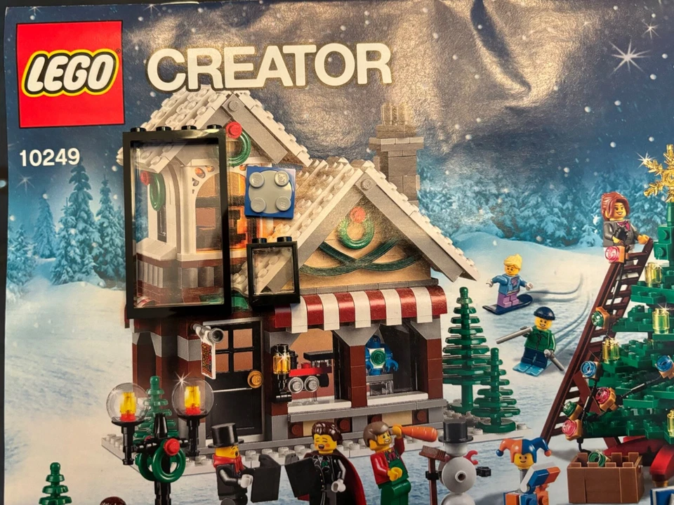Lego Creator Expert 10249 Winter Toy Shop 2015 100% Complete Excellent Condition - Image 2 of 4