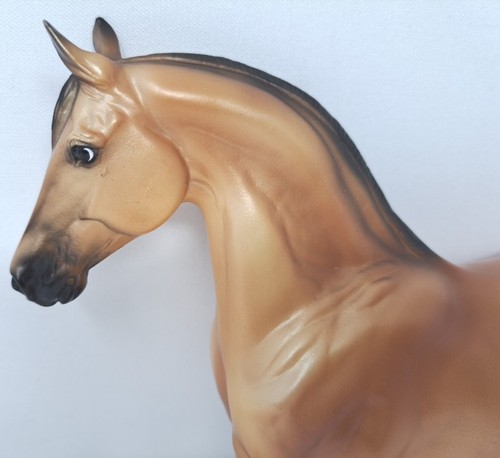 Breyer Horse Classics Buckskin Mariah from Spanish Mustang Family - Picture 7 of 11