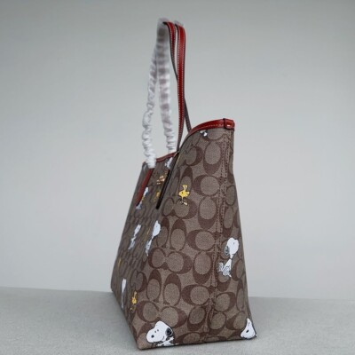 Coach x Peanuts City Collaboration Snoopy Tote Bag Limited Edition