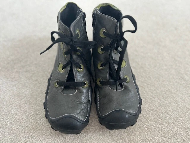 Pavers black boots sale