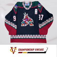 Phoenix Coyotes - Vintage Black Away #97 Roenick Kachina Jersey - CCM - Size XL