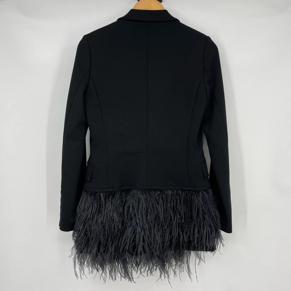 Elizabeth & James | Blazer Rihanna Negro Pluma Avestruz Vuelo de Chaqueta Elegante Foto 4 de 4