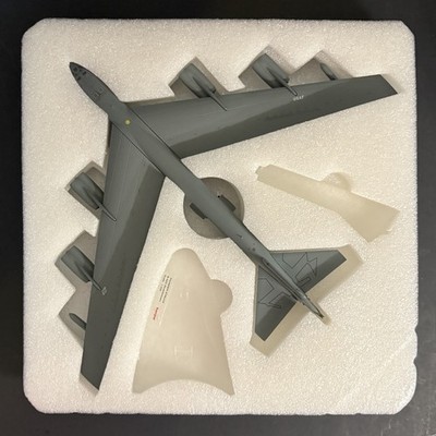 Herpa 1:200 USAF Boeing B-52 Stratofortress 58-0216 572002 Thunder