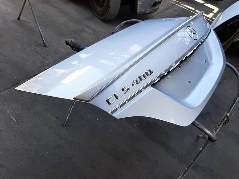Mercedes 218 CLS400 CLS550 CLS Trunk Lid Deck Lid Hatch Silver 2187500075 - Image 3 of 4