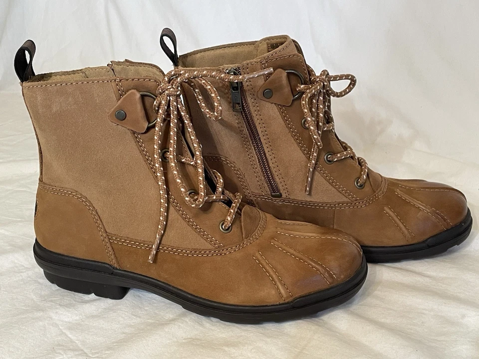 Botas Ugg Duck para mujer. Cuero marrón y gamuza. Talla 6,5. ¡En perfecto estado! Foto 2 de 4
