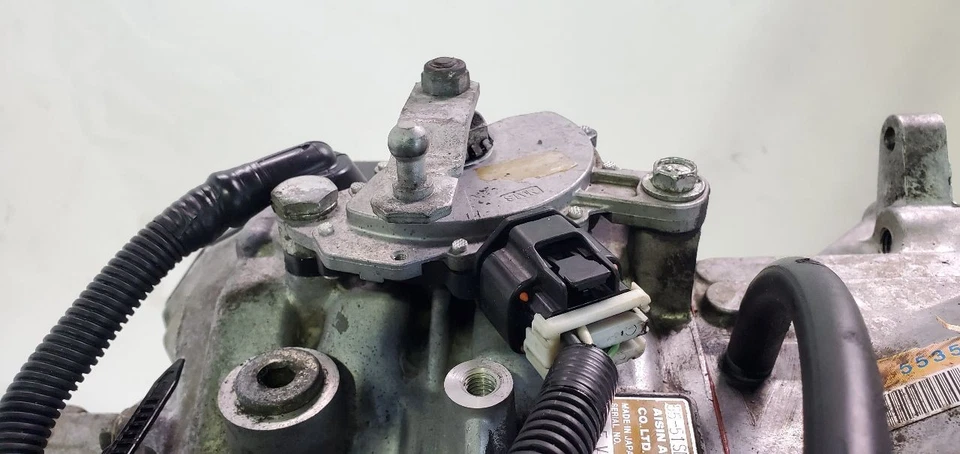 SAAB 9-3 2008 OEM transmisión automática 2,0 L 4 cilindros 5 velocidades Foto 2 de 4