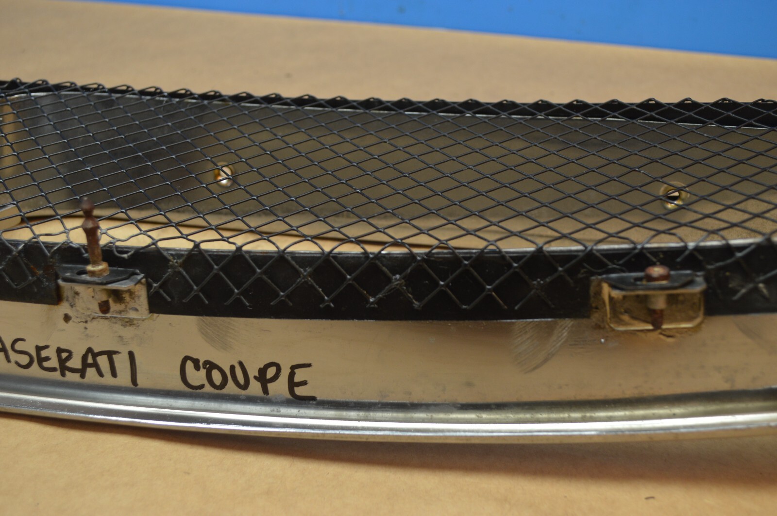 2004 M138 MASERATI GT COUPE  FRONT RADIATOR GRILLE GRILL CHROME ASSEMBLY
