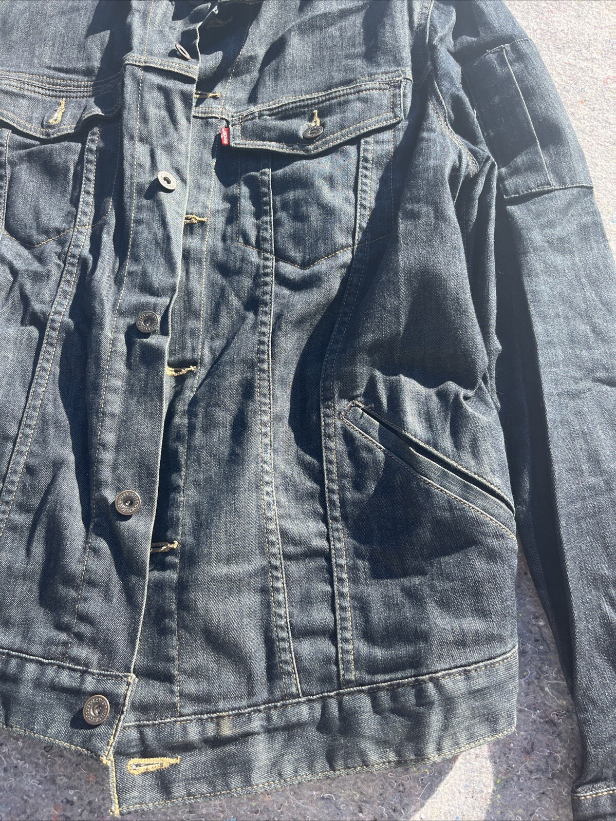 Levi’s Denim Jean Jacket XL 98% Cotton Button Down Pockets Trucker Dark Blue Xl thumbnail 3