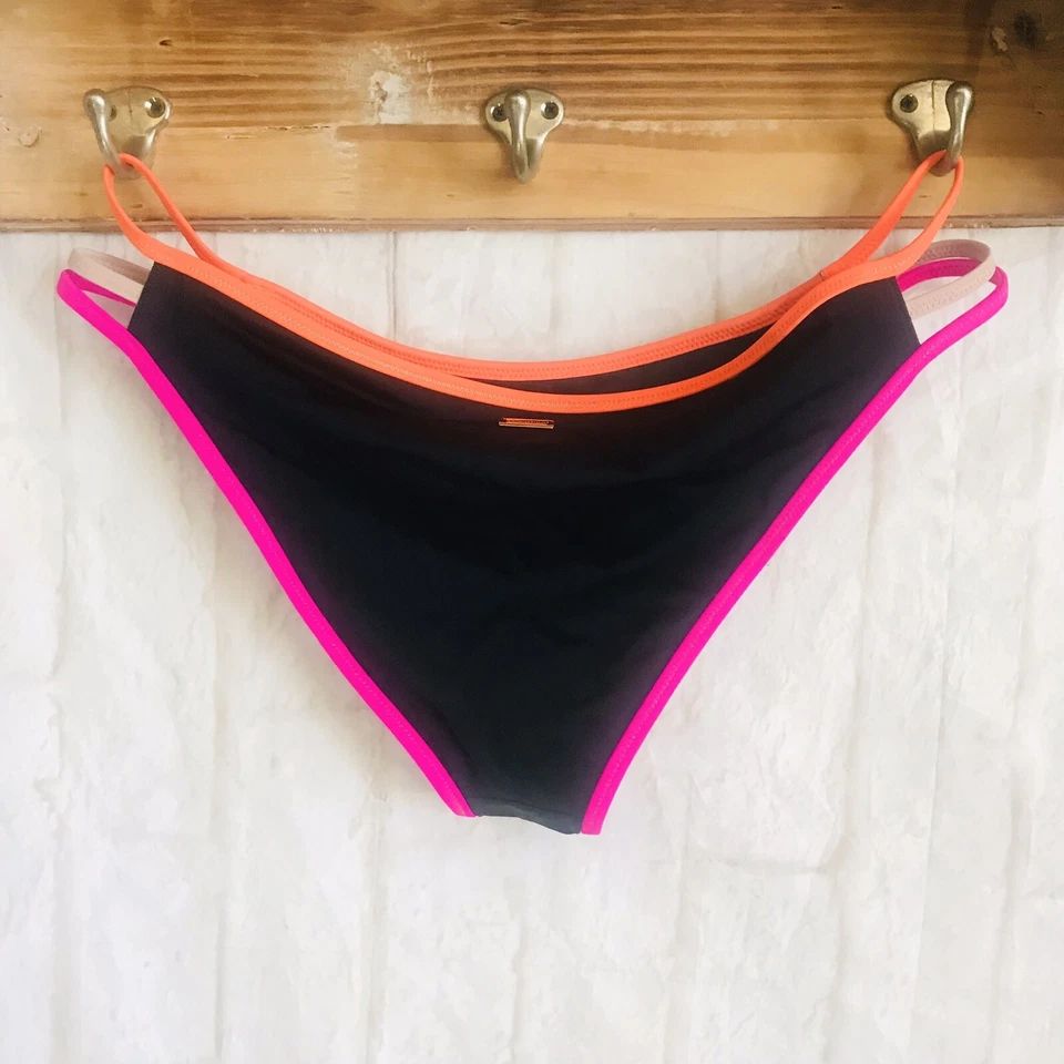 Parte inferior de bikini Victoria’s Secret Swim XS negra lisa descarada 84X VS natación XS MWT Foto 2 de 3