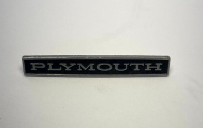 1970-1974 Plymouth Fury Satellite Lenkung Rad Namensschild Emblem 2996888 NOS