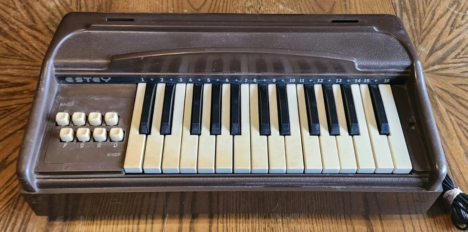 Teclado de órgano eléctrico Estey vintage modelo #1020 marrón hecho en EE. UU. Foto 2 de 4