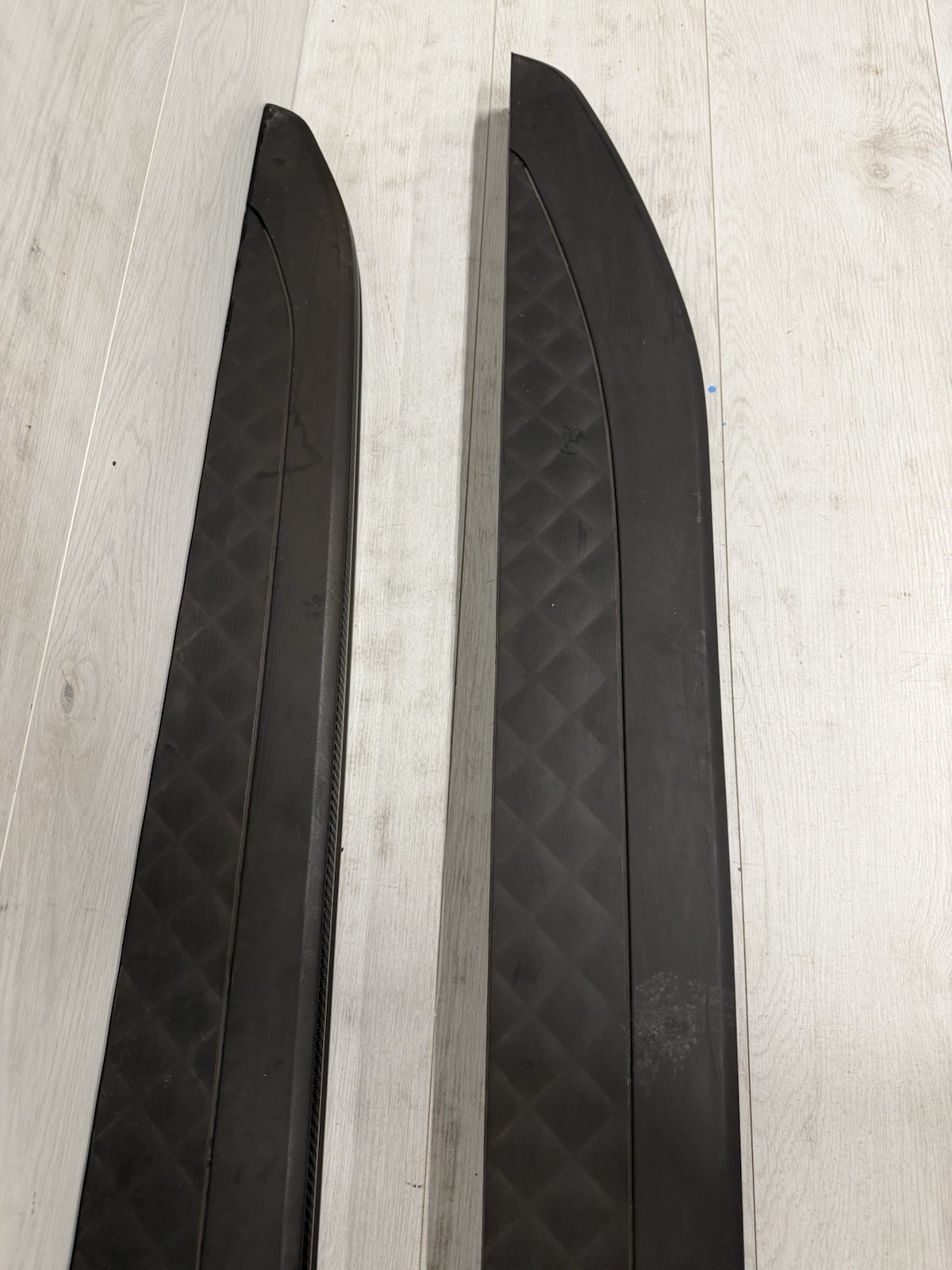 Bentley Bentayga Left, right Running boards Pair