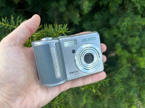 Very Popular Camera, Working,Digital Camera, Samsung DIGIMAX D73 ,+ sd card - Picture 2 of 12