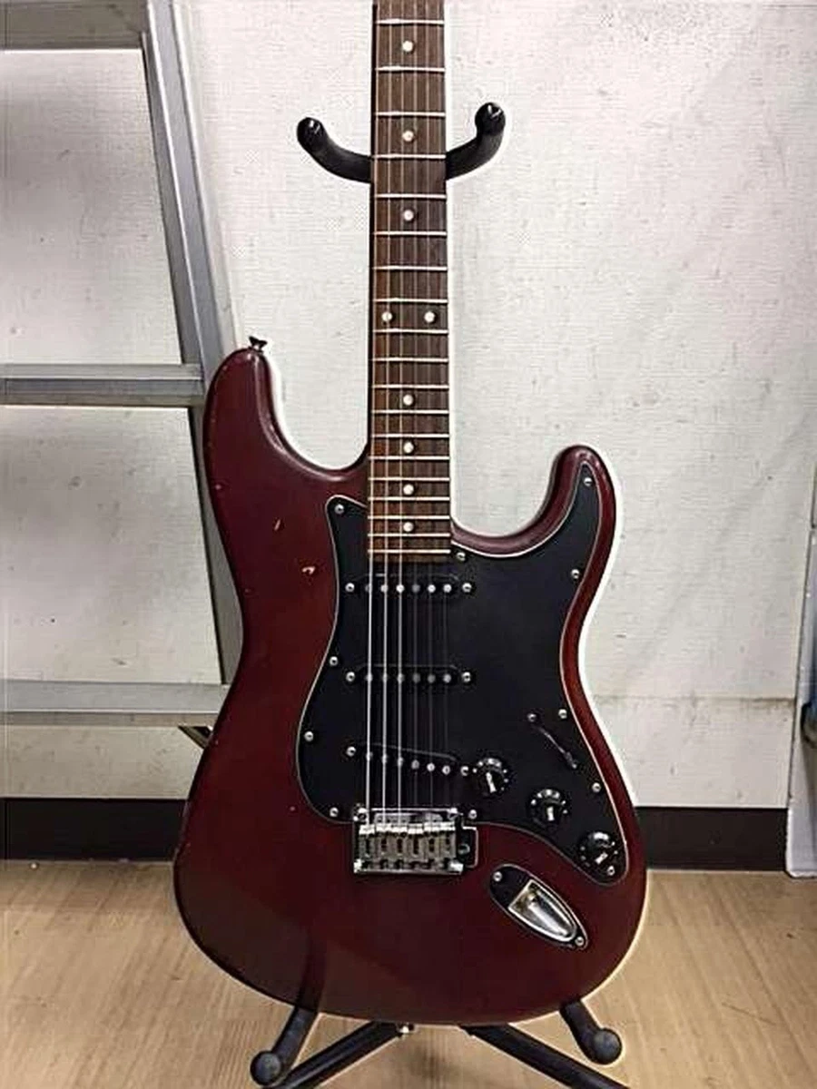 Squier by fender Standard ストラトキャスター ラージ Squier by fender Standard ストラトキャスター ラージ Squier