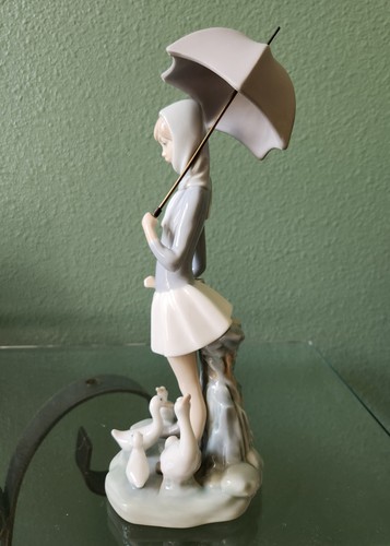 LLADRO Porcelain Figurine #4510 GIRL with UMBRELLA and GEESE Retired 1994 Mint! - Picture 6 of 7