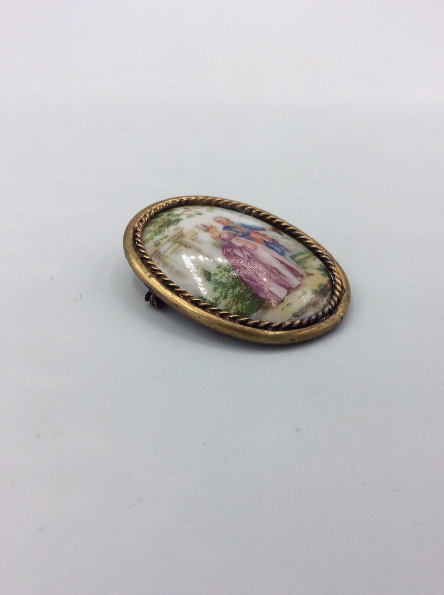 Broche Ronde Vintage En Laiton Torsadé Et Porcelaine De Limoges - Décor Romantique XXème Siècle, Occasion