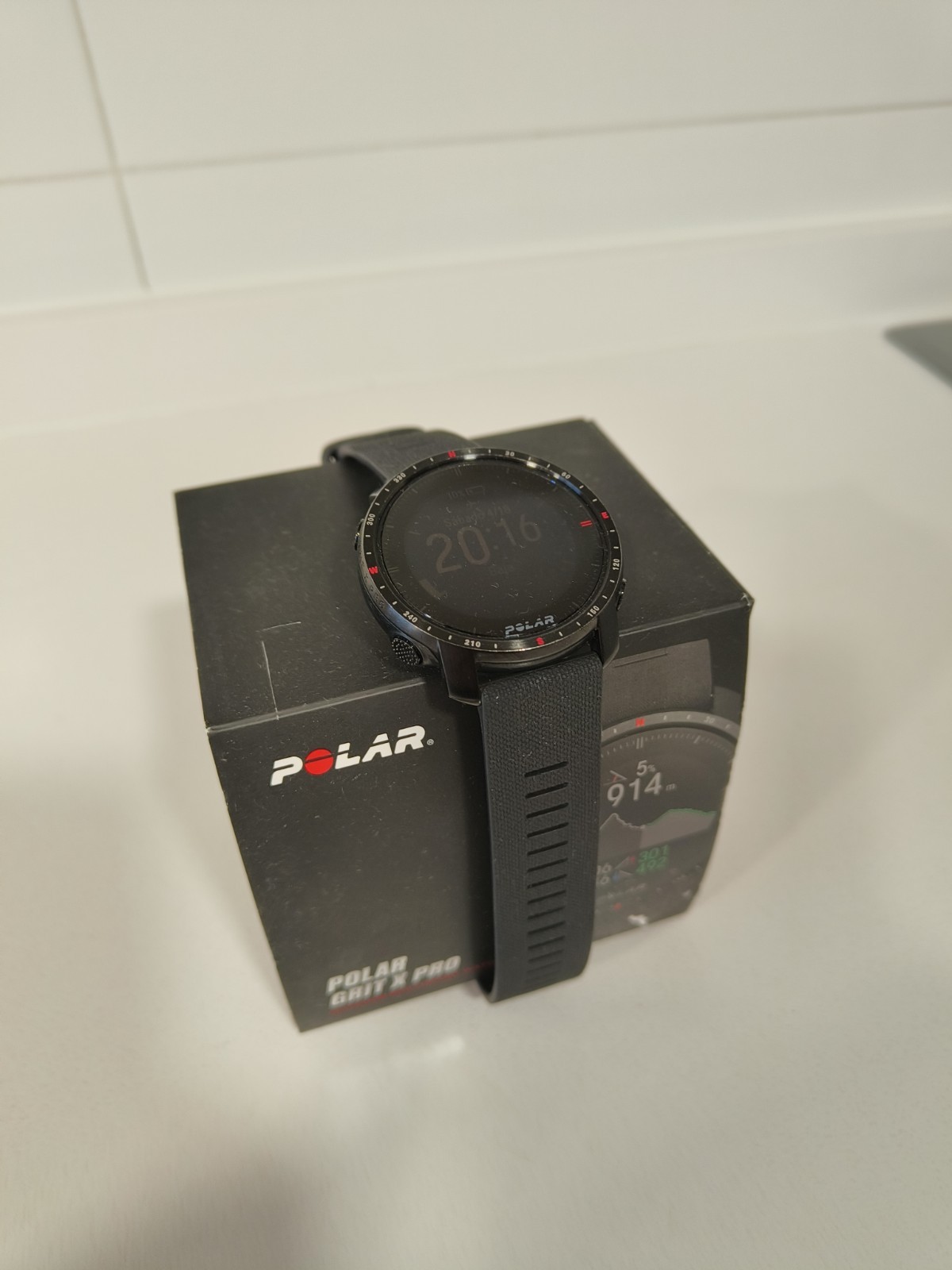 Reloj deportivo - Polar Grit X Pro, Negro, 22 mm, 1.2", BT, Resistencia al agua