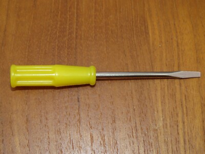 (S) Vintage gelber Kunststoffgriff Nähmaschine Schraubendreher misst insgesamt 9 cm