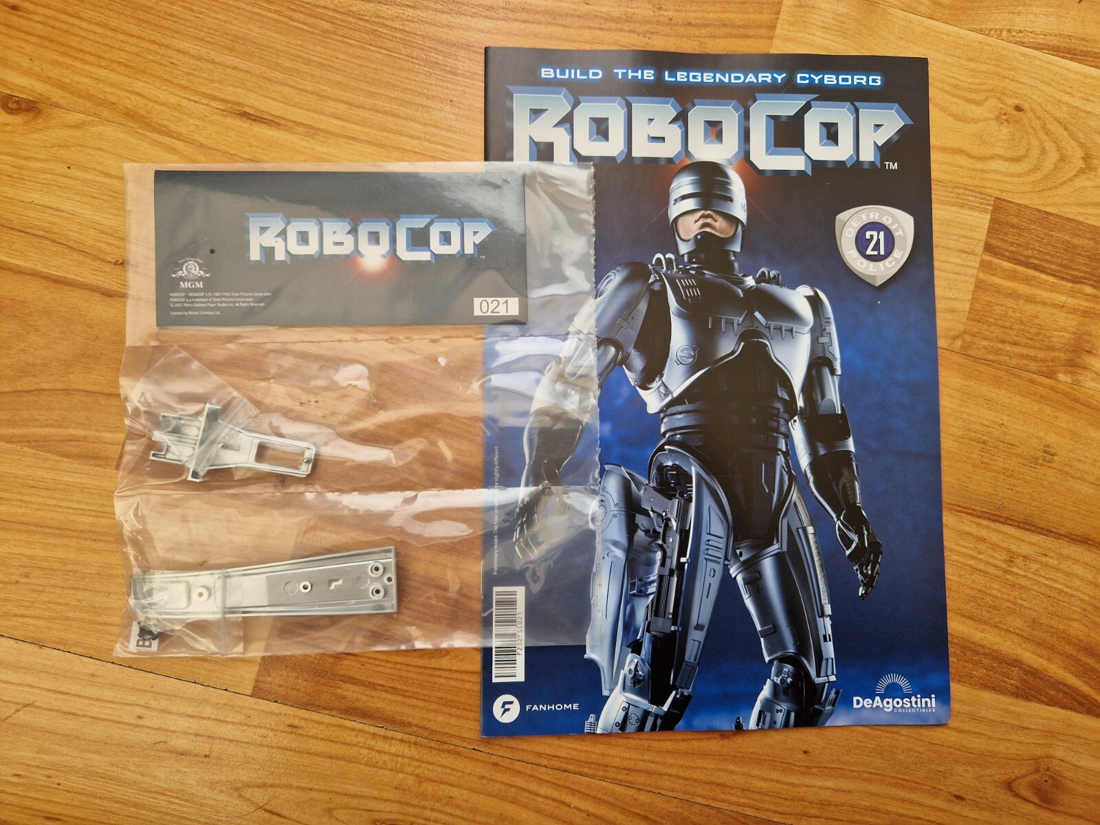 DEAGOSTINI FANHOME BUILD YOUR OWN THE LEGENDARY ROBOCOP ISSUE PART 21