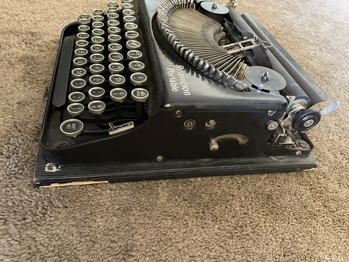 専用　実働品　Remington Portable タイプライター　ドイツ仕様 専用 実働品 Remington Portable タイプライター ドイツ仕様