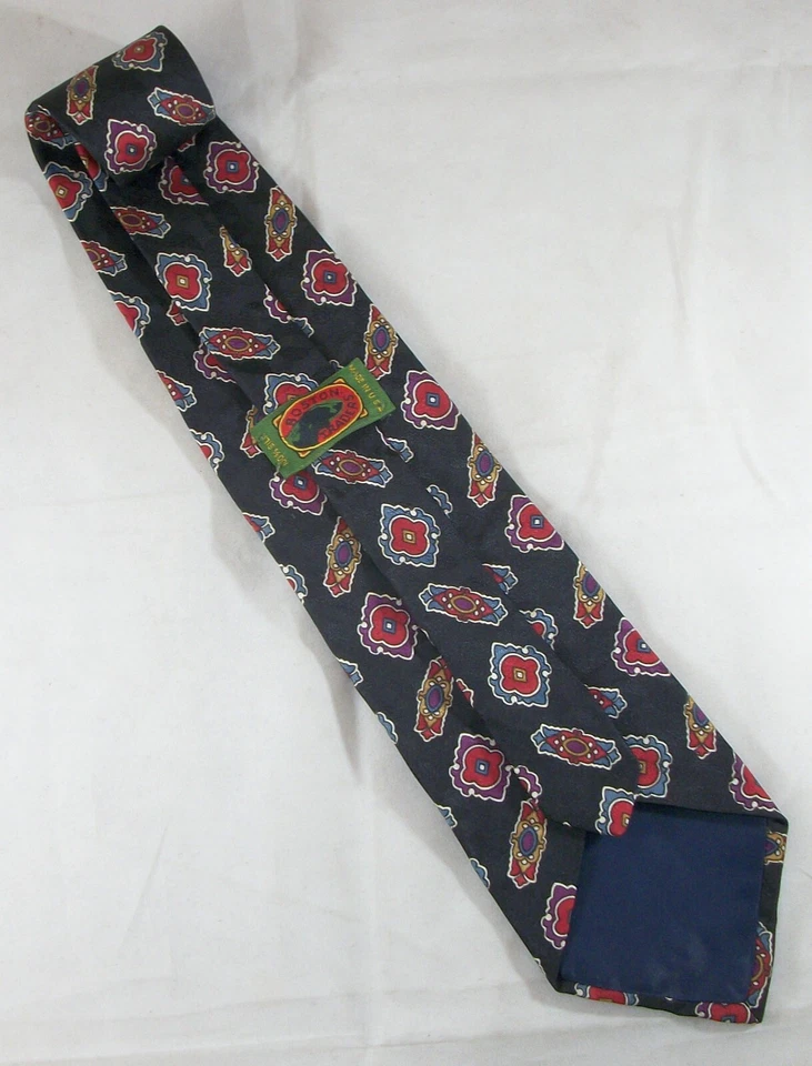 Corbata BOSTON TRADERS Negra, Roja Barroca Cuadros Seda 59" Largo x 4" Ancho (E880) Foto 3 de 3