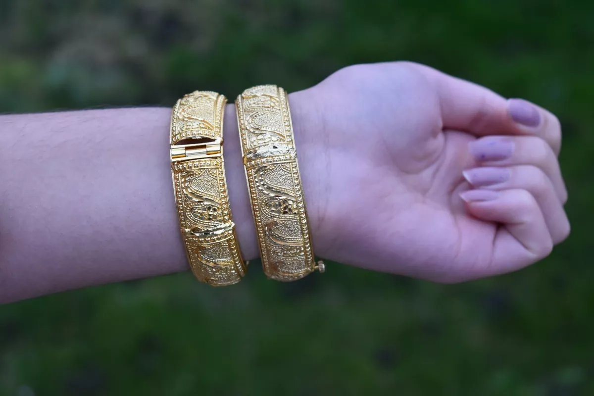 Artificial Indian 2 Piece High Gold Screw Kara Bangles