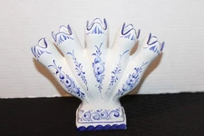 (JW) Vintage Blue & White Hand Painted 5-Finger Fan Tulip Bud Vase - Portugal