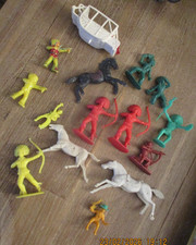 Lot ) Ancienne Figurine Ancien Indien Cow Boy Cheval Plastique Diligence