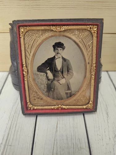 American Civil War SOLDIER Veteran Tintype Photo In Patriotic Half Case
