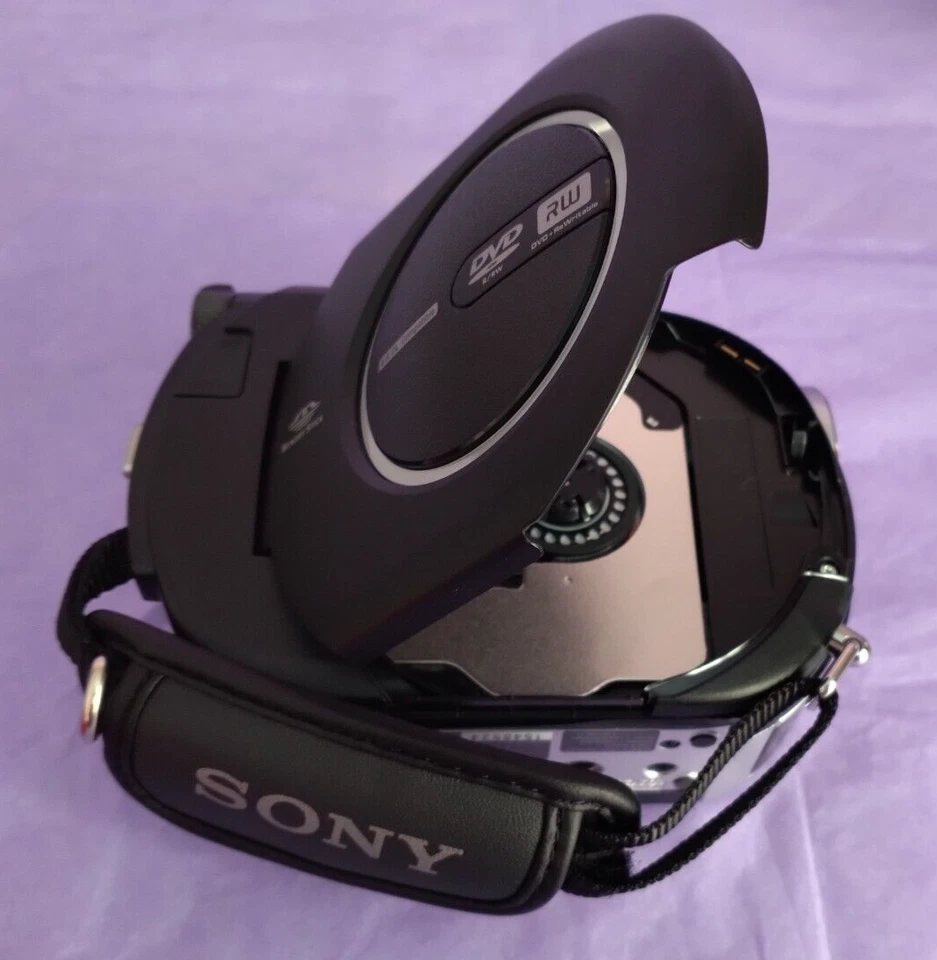 SONY Handycam DCR-DVD110E Camcorder DVD Disc. Video Camera Only No accessories. - Image 3 of 4