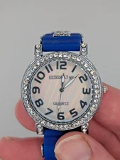 Extremely Me Women's Watch Blue Stylish Buckle Band Analog Quartz Wristwatch