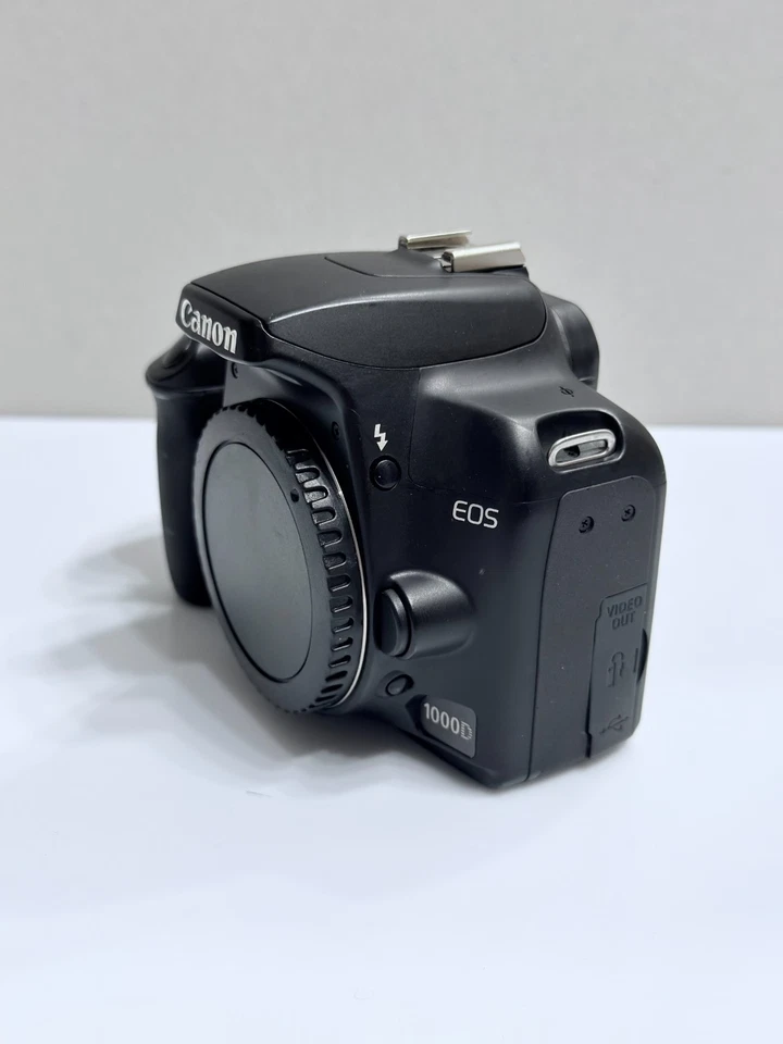 Digitalkamera Canon EOS 1000D / Digital 10.1MP Live View / nur 13176 Auslösungen - Bild 3 von 4