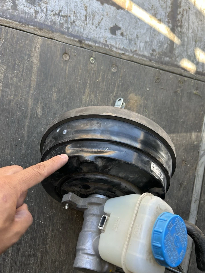 Unidad de montaje de cilindro maestro de refuerzo de freno Nissan GTR R35 2009-2016 FABRICANTE DE EQUIPOS ORIGINALES Foto 2 de 4