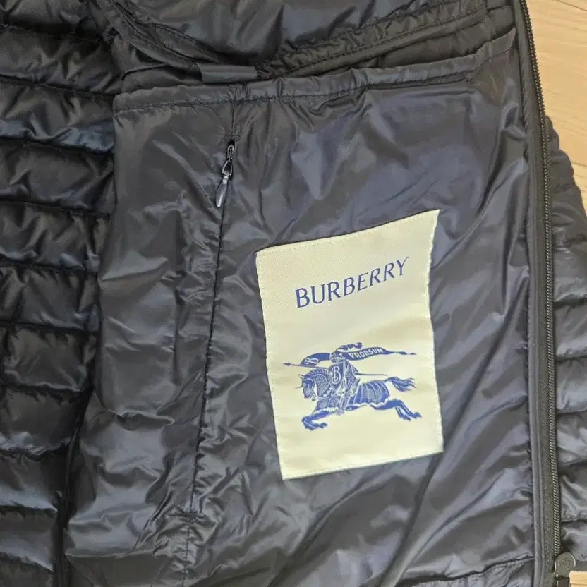 Burberry Lightweight Goose Down Padding Jacket - … - image 7
