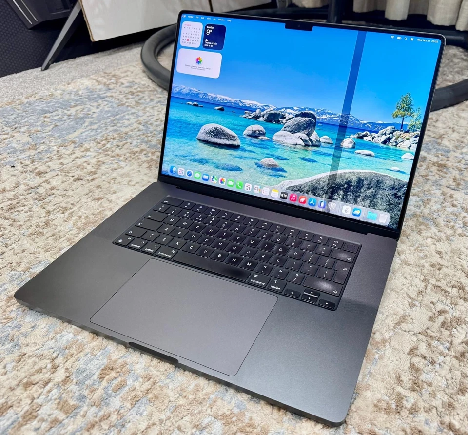 Apple MacBook Pro 16" M3 Pro · 18GB · 512GB, photo 1 of 5