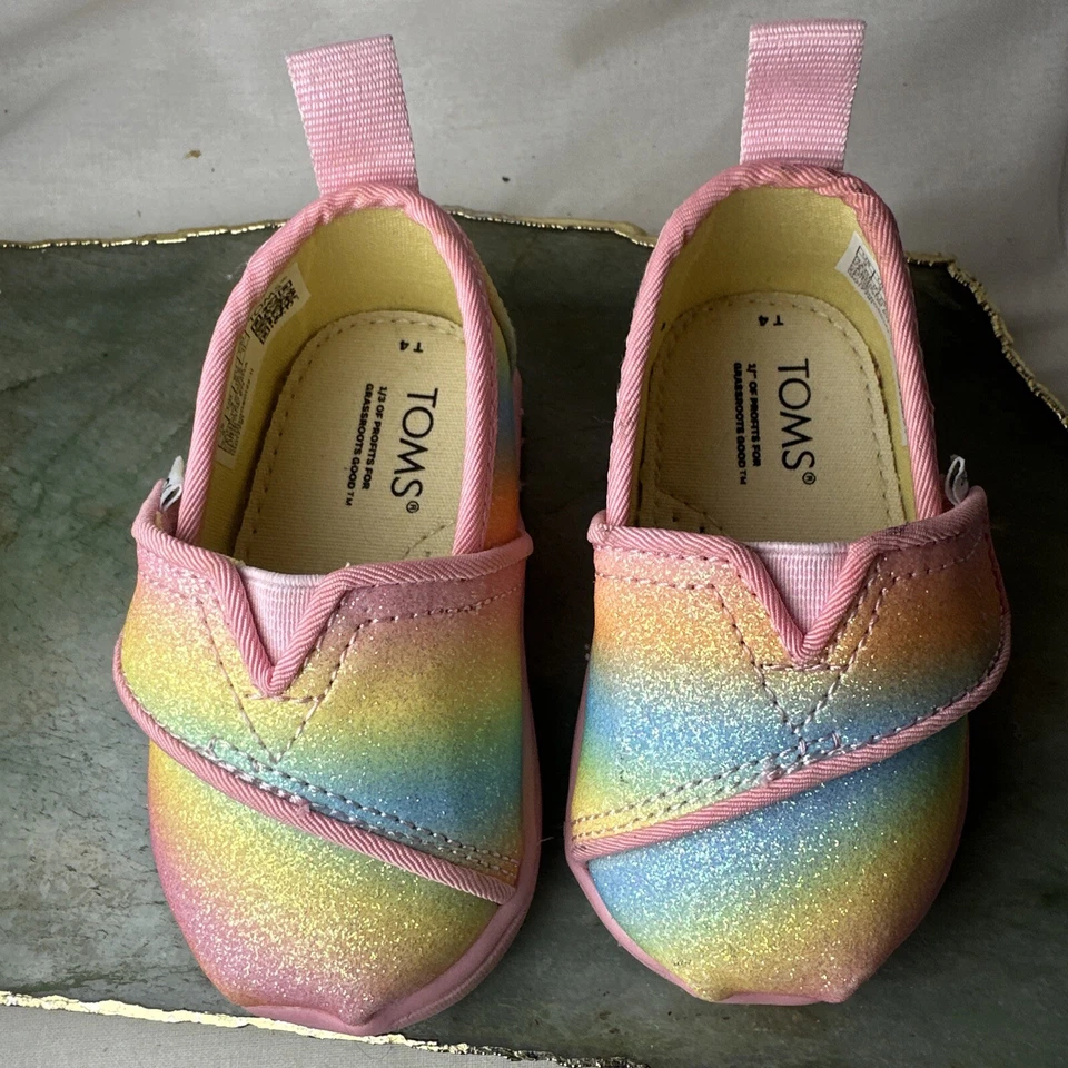 Sapatos infantis femininos Toms tamanho 4 rosa, arco-íris, iridescente usado uma vez - Imagem 2 de 4