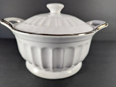Appetit Marseille White Round 11'' Stoneware Casserole with Lid NEW with Box