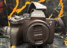 Sony A7 IV (ILCE-7M4) + Samyang 24mm f/2.8 FE Hybride Plein Format 33MP 4K