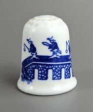 Coalport Thimble, Willow Pattern in White & Blue Porcelain. Collectible Vintage.