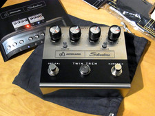 Jackson Audio Twin Trem Harmonic Tremolo Effects Pedal + Fender strap