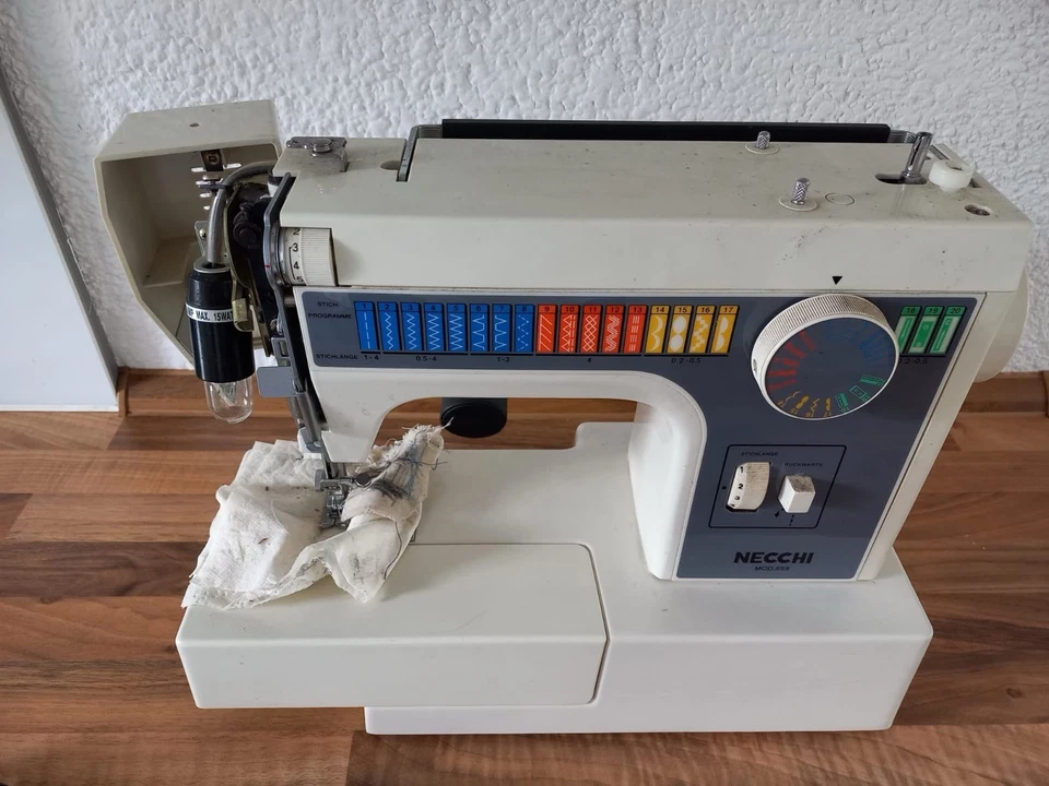 Sewing Machine NECCHI 559 - 60W Motor - Made in Italy - With Accessories Vintage - Image 2 of 4