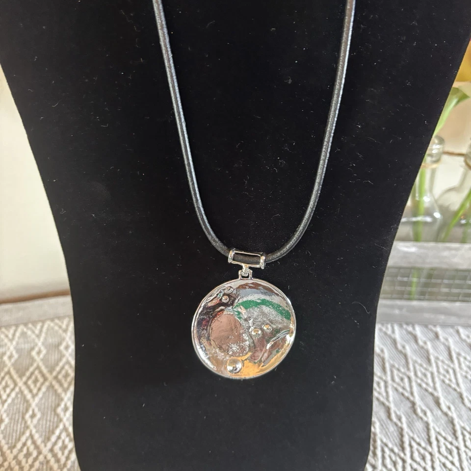 Ожерелье с подвеской из серебра, серой и черной меди со стразами Lia Sophia. - Изображение 3 из 4