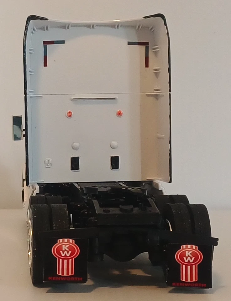 New Ray 1/32 Scale Kenworth T680 FedEx Truck Customized - Image 4 of 4