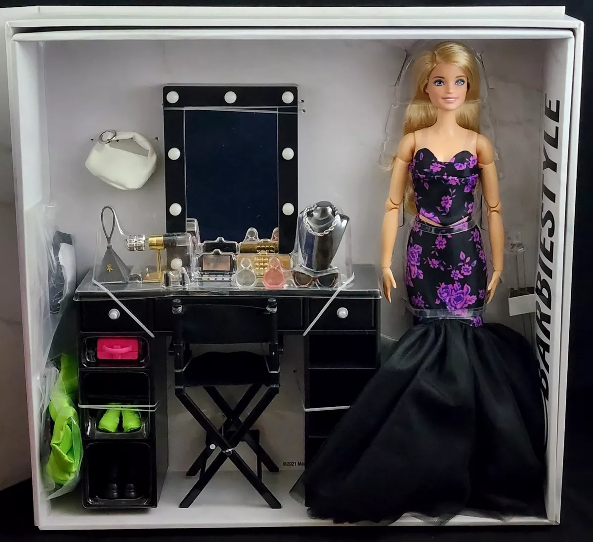 Barbie @barbieStyle Fashion Studio & Doll Set 2022 Mattel Exclusive NRFB