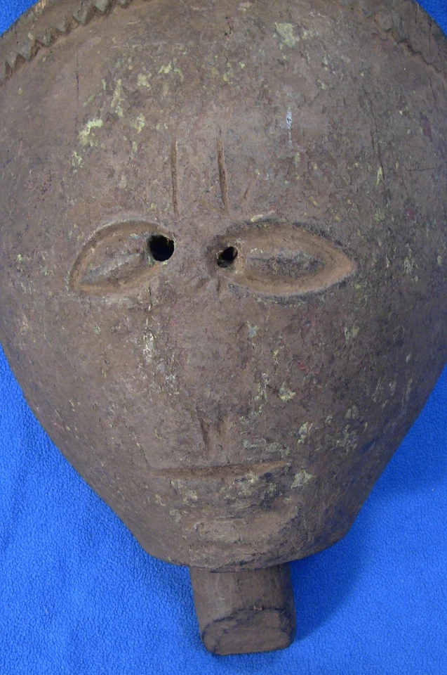 * Antigua máscara de madera tallada tribal de la India del Himalaya de 1800, Himachal Pradesh Foto 2 de 4