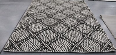 IVORY / CHARCOAL 8' X 10' Broken Thread Rug, Reduced Price 1172720169 CAM402A-8
