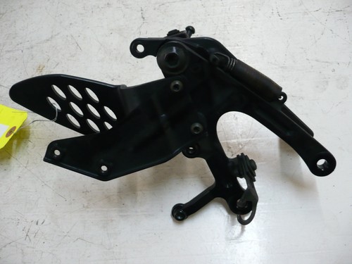 YAMAHA 04 05 YZF R1 1000 RIGHT FRONT FOOT PEG BRACKET AND REAR BRAKE PEDAL OEM - Imagen 7 de 11